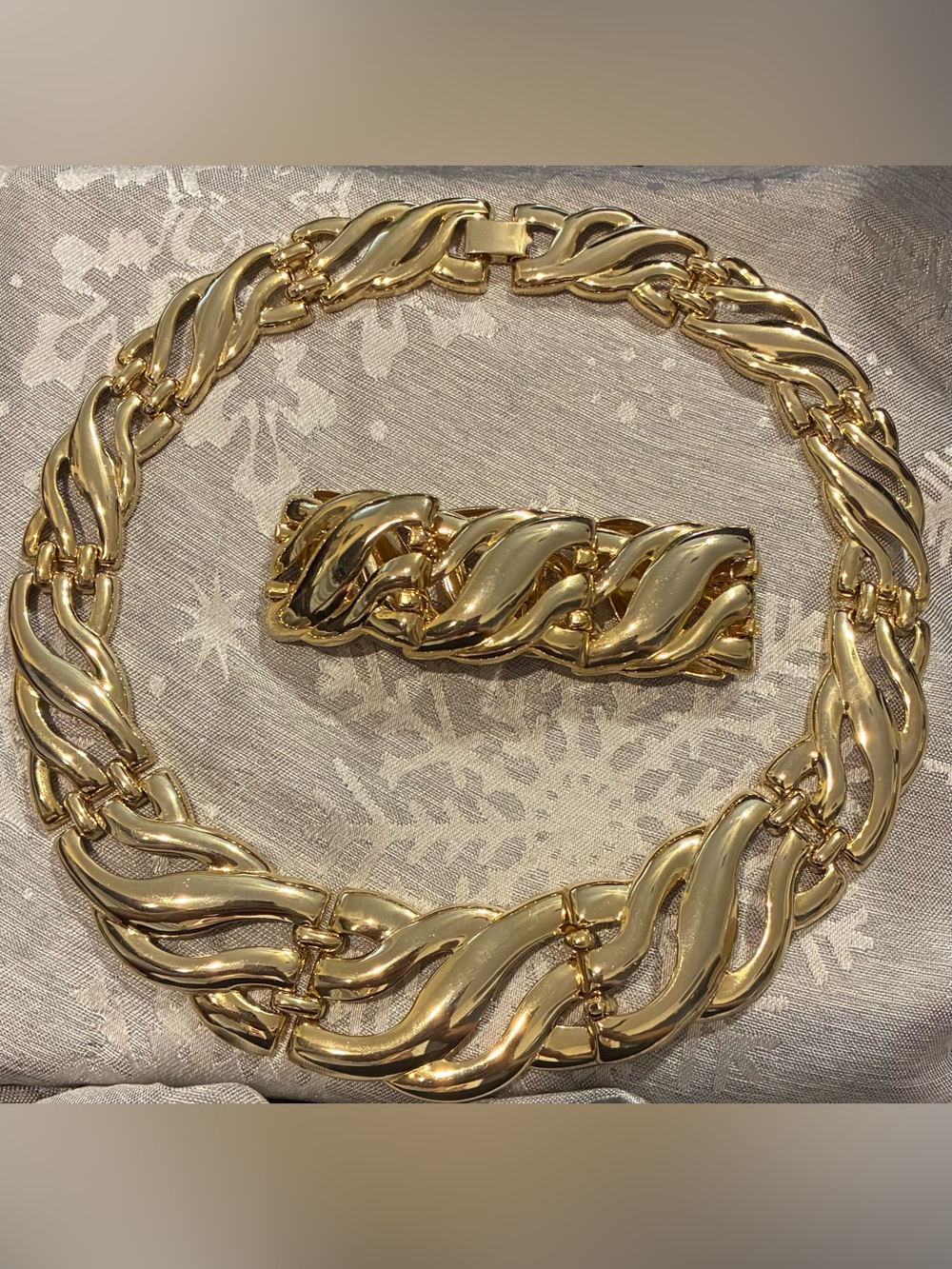 Gold-Tone Womens Linked Wave Necklace and Bracelet Set